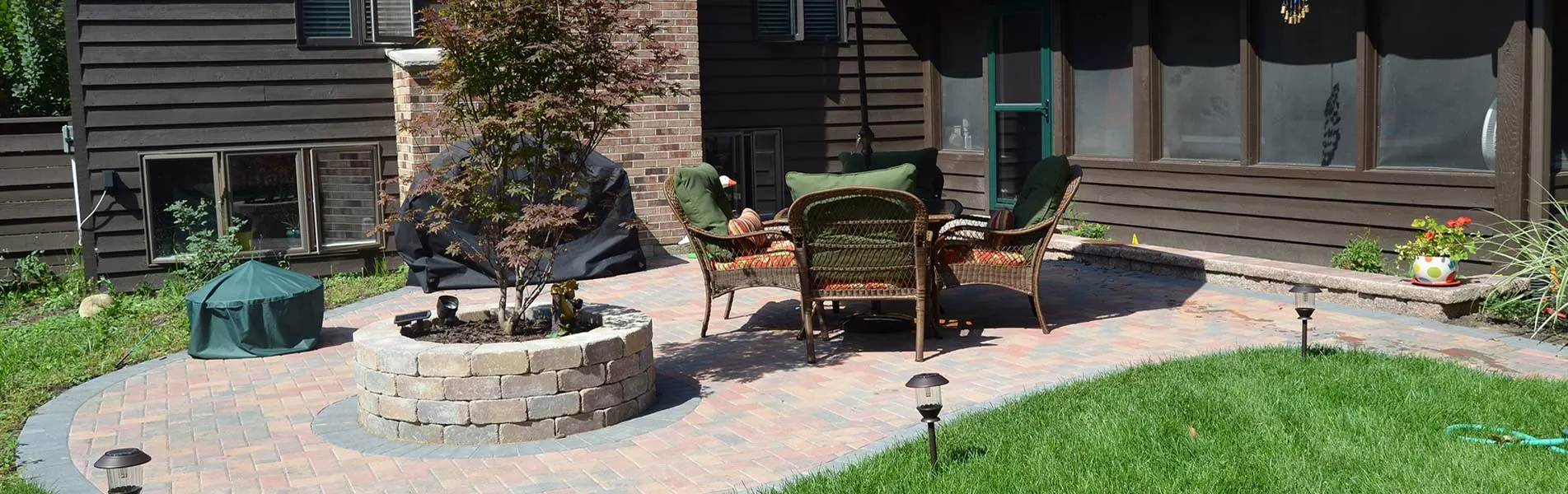 Patio with decorative border Algonquin IL